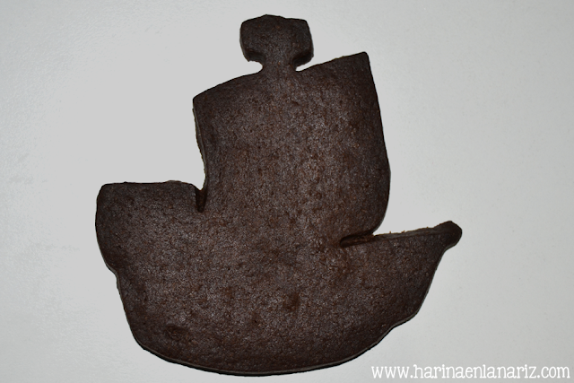 galleta de chocolate con forma de barco pirata