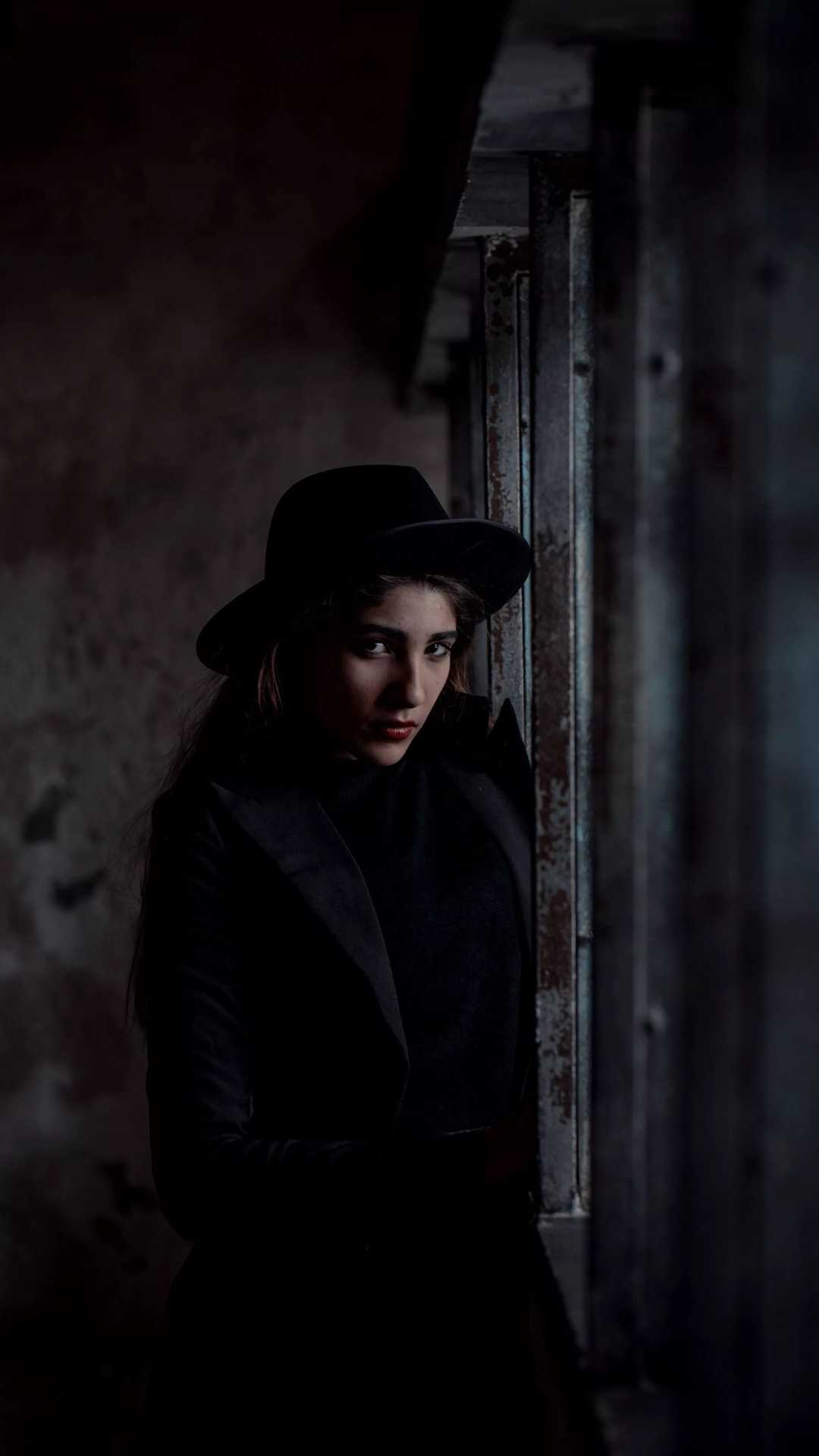 Girl Wallpapers for Phones