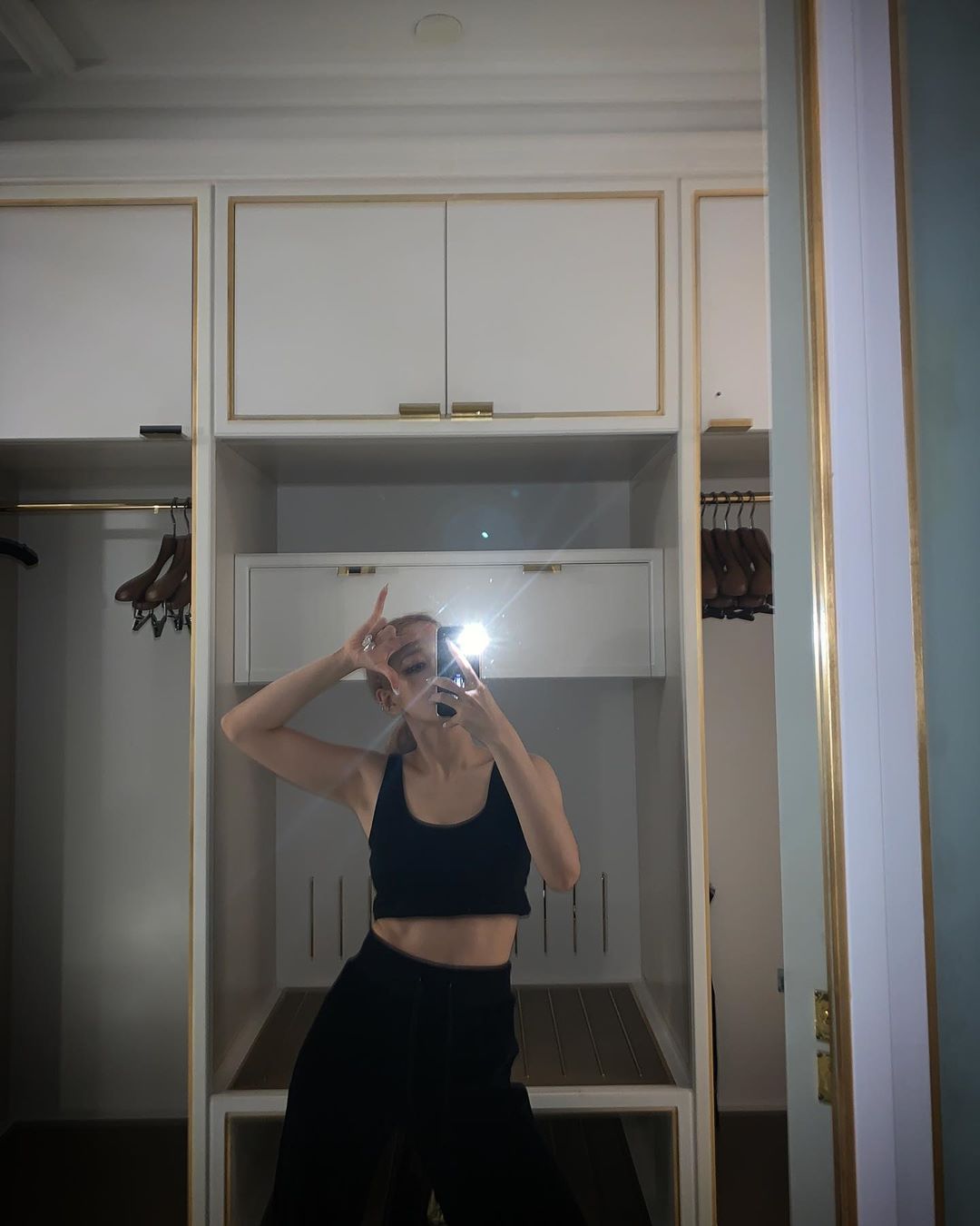 복근이 점점 생기는게 보이는 전소민.kard | 인스티즈