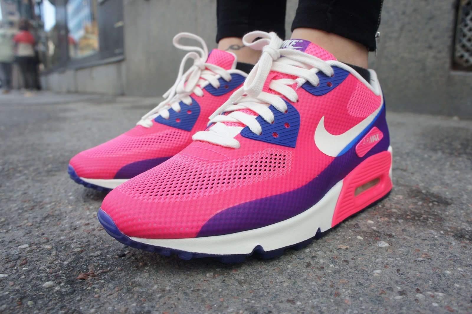 nike hyperfuse neon