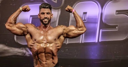 world bodybuilders pictures: joao caneco showing muscles with lovley styles