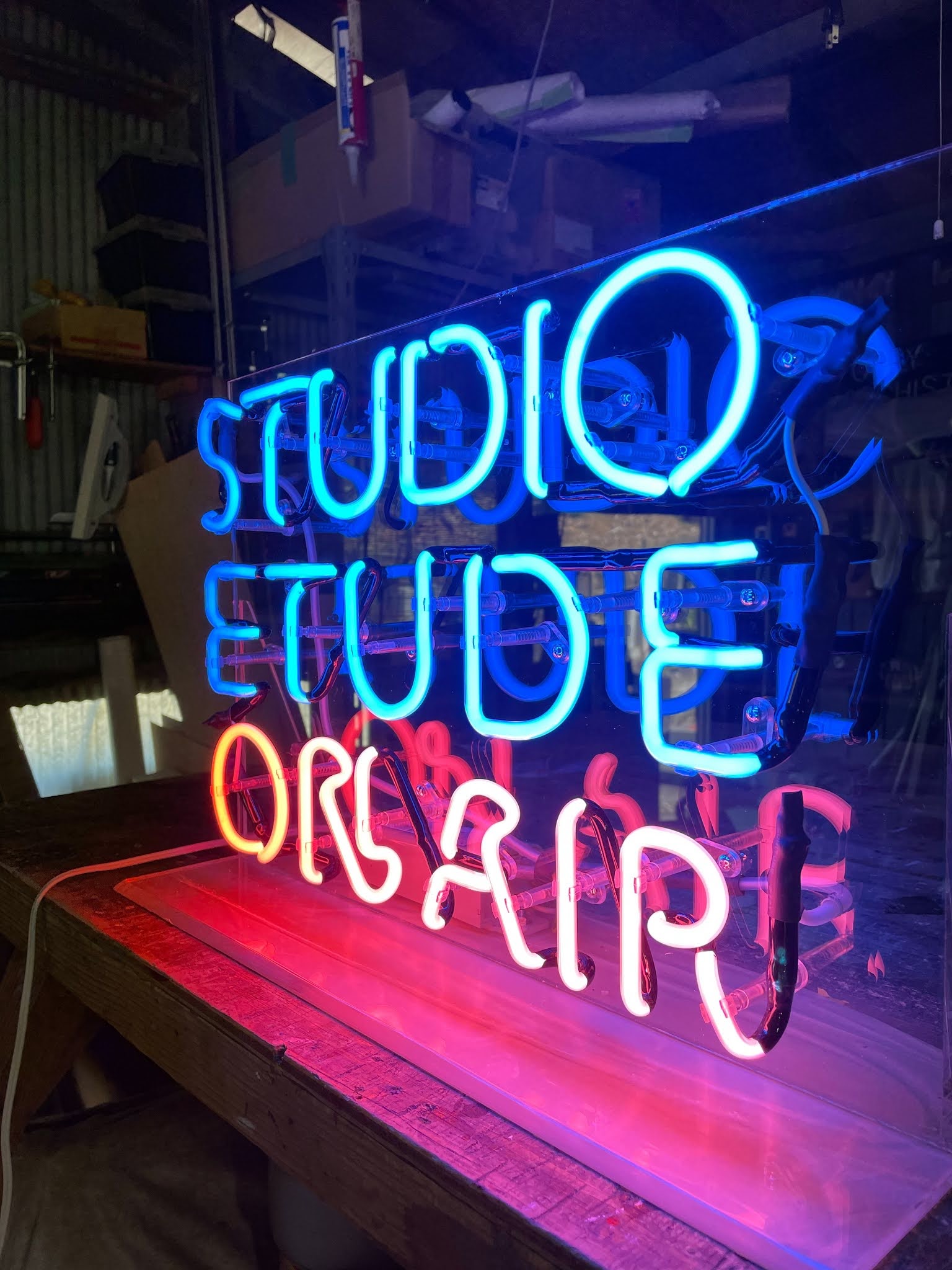 ネオンと看板 ディンキーサインズ neon