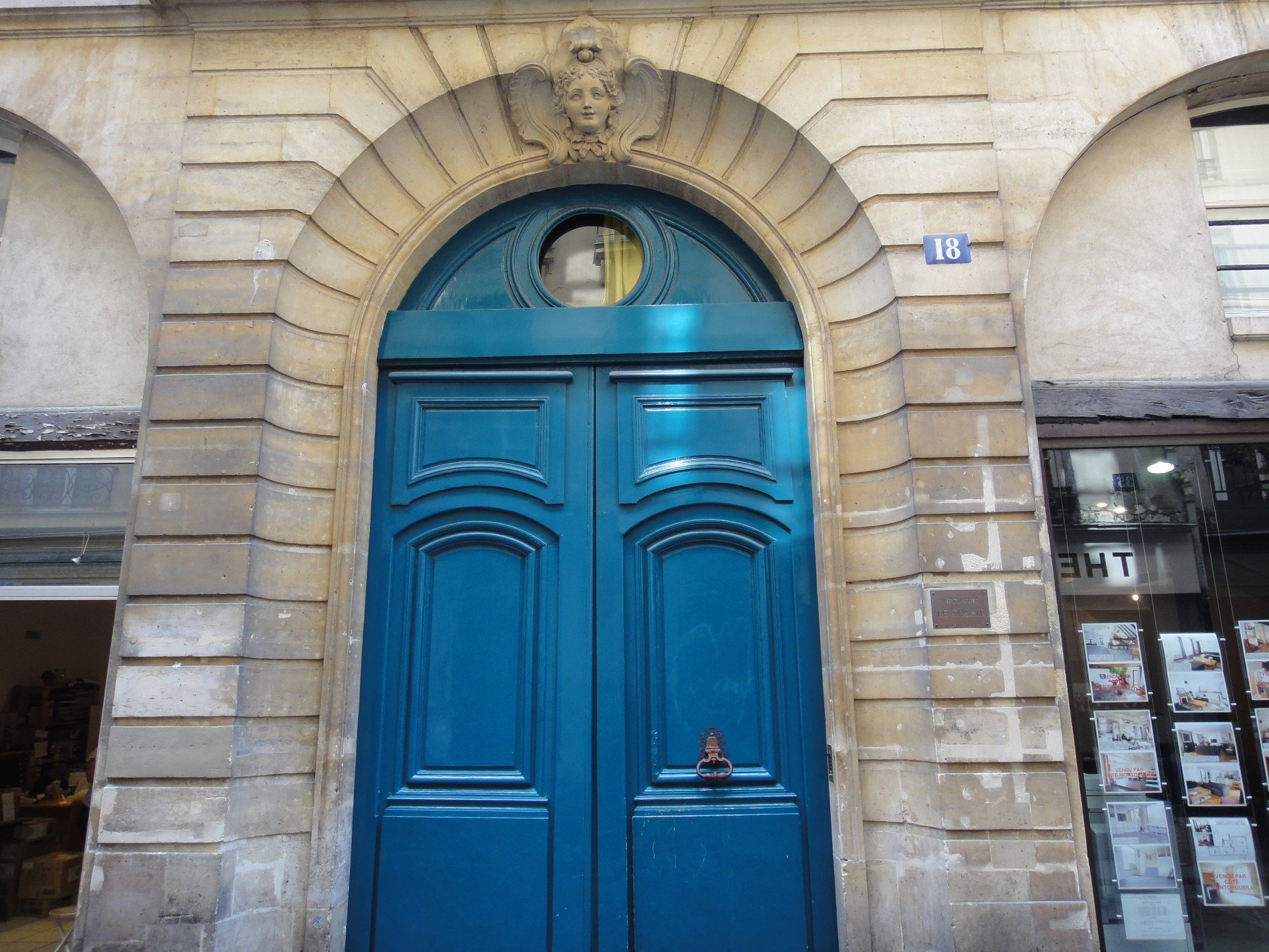 Parisbiseart Rue SaintSauveur