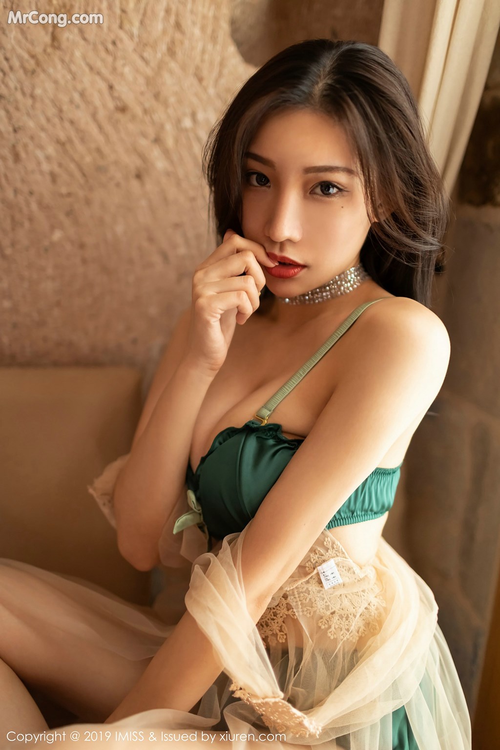 IMISS Vol.319: Model Xiao Hu Li (小 狐狸 Kathryn) (41 photos)