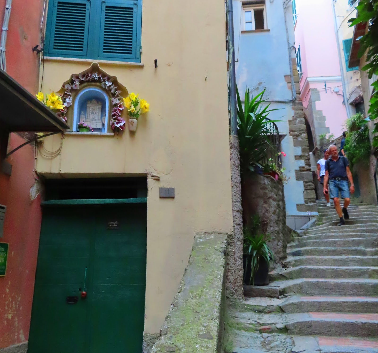Cinque Terre (Walk Vernazza to Monterosso) Momboisse Family