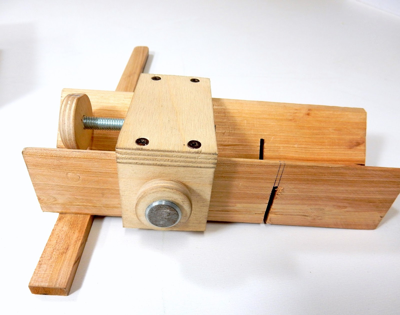 Jax Design Make a Simple Jig and Build Boxes with Decorative Splines