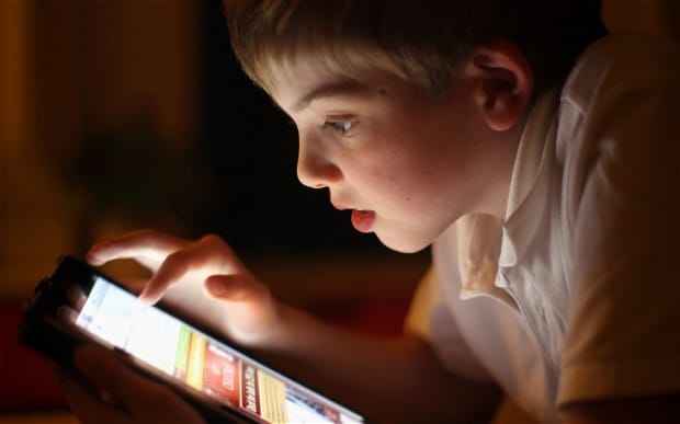 Hal Hal Yang Harus Diperhatikan Orang Tua Ketika Mau Memberi Gadget Kepada Anak Hal Hal Yang Harus Diperhatikan Orang Tua Ketika Mau Memberi Gadget Kepada Anak