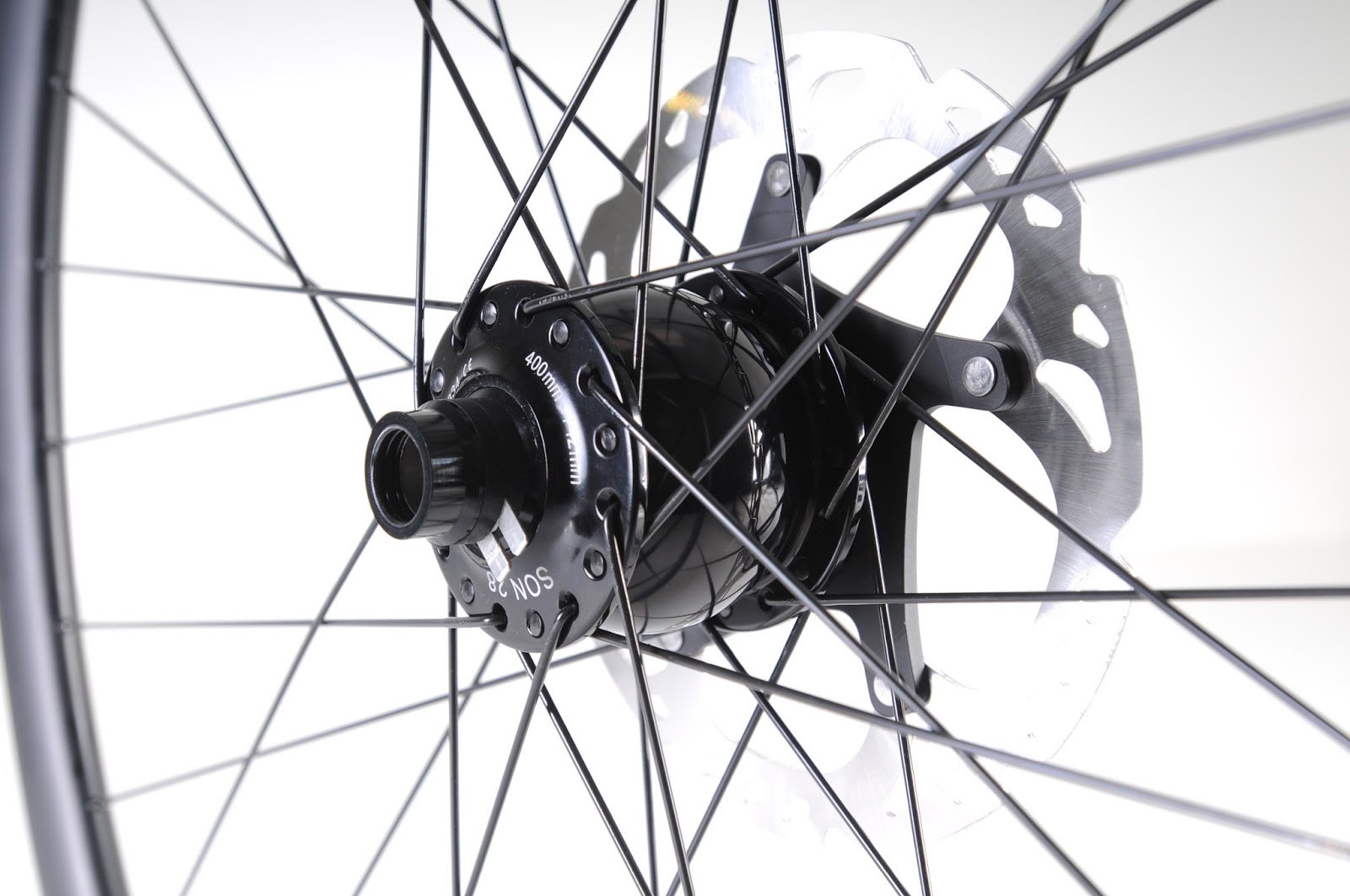 gravel bike dynamo hub