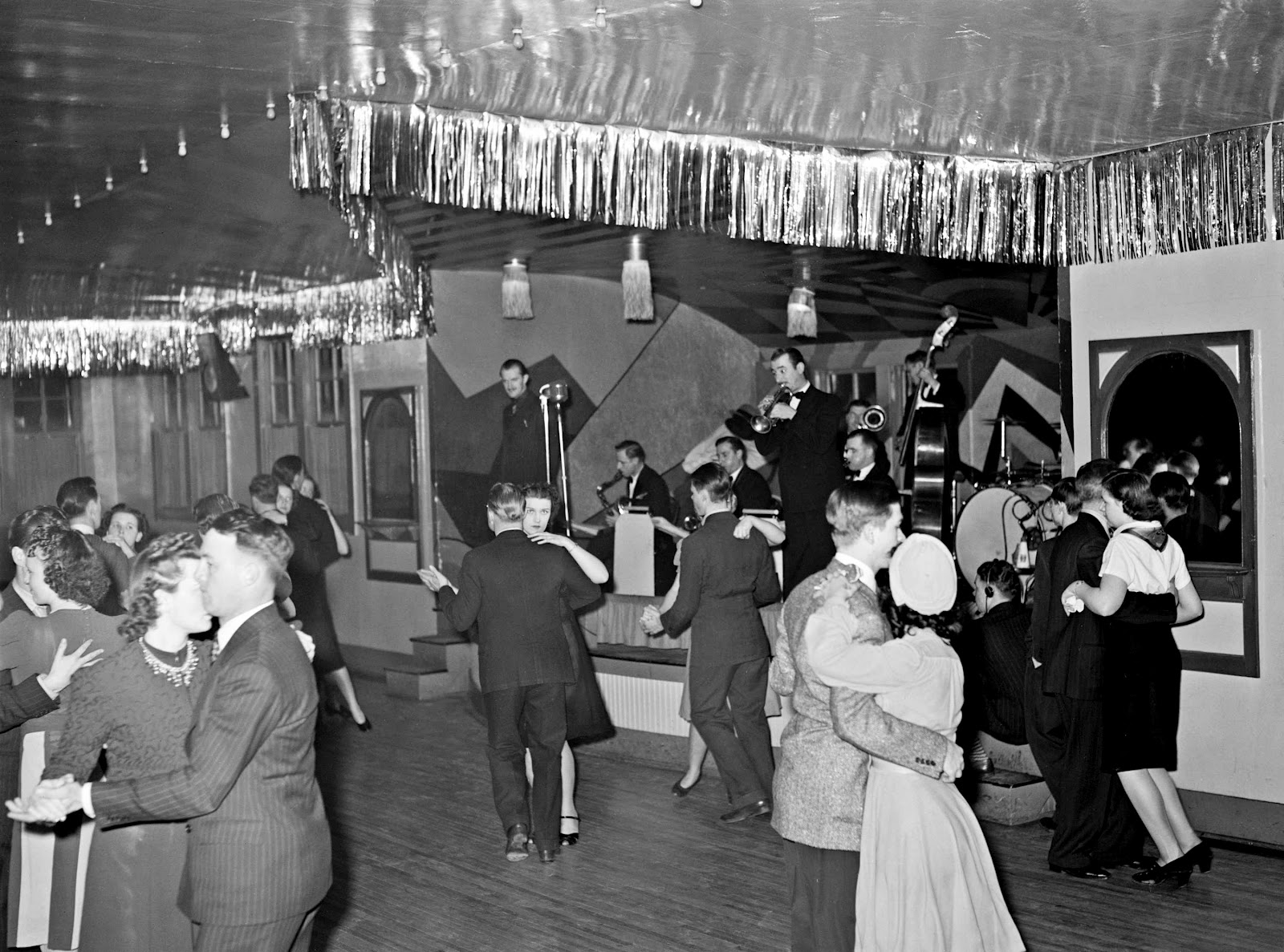 History in Photos Dancing