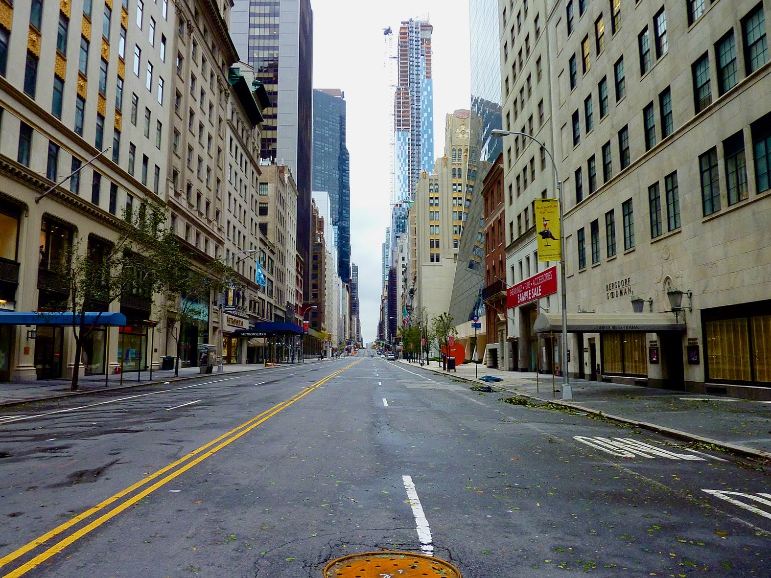 Улицы биг. Улицы Нью-Йорка вид сбоку. Пустые улицы Нью-Йорка. Центр Нью-Йорка улица. Улица Нью-Йорка без людей.