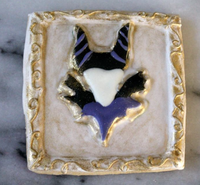 royal icing transfers,Como hacer galletas de Maléfica,Maleficent cookies,Sleeping  beauty cookies, cookie decorating blogs, cookie decorating ideas, how to make royal icing transfers, royal icing transfers how to
