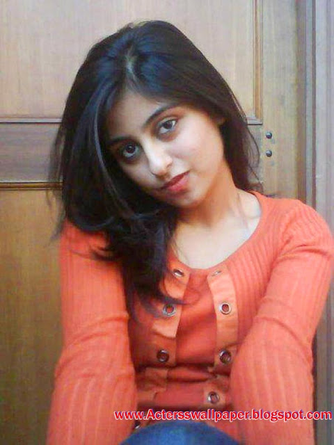 Indian College GirL Showing MMS Videos Hot Pics Actr
