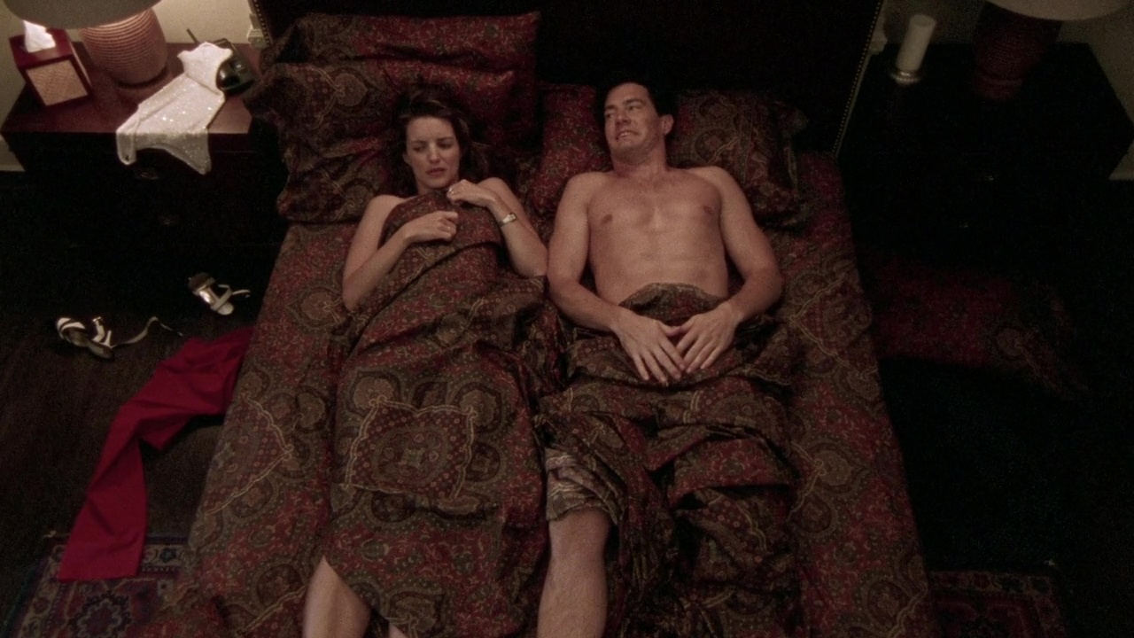 ausCAPS: Kyle MacLachlan shirtless in Sex And The City 3-12 