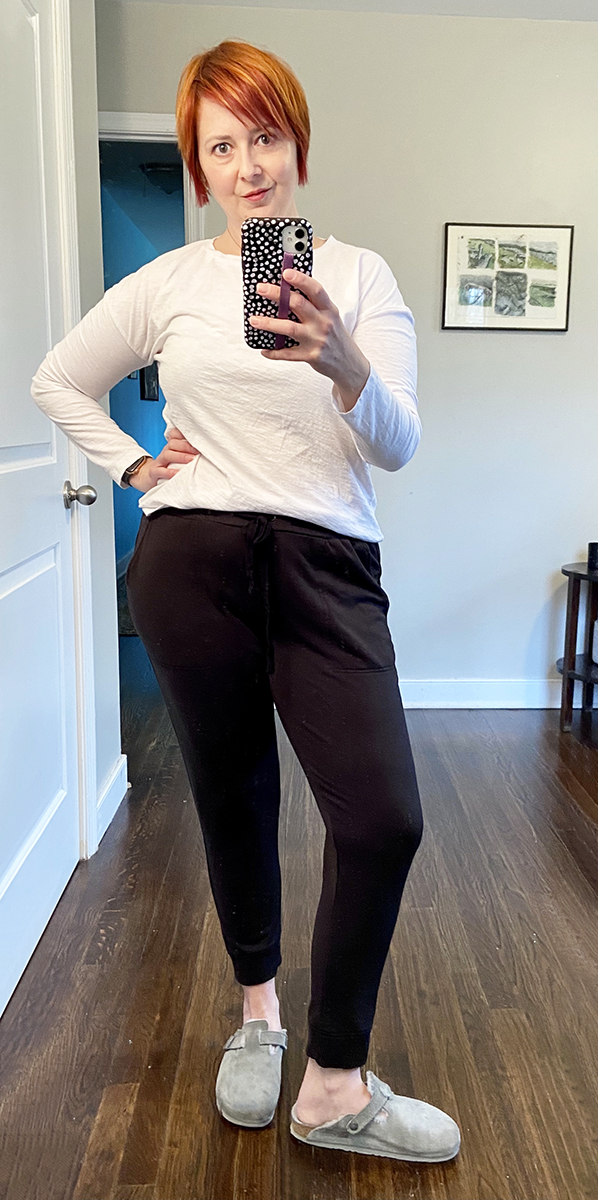 Looks Good from the Back: Quick Reviews: Quince joggers and a great tee!