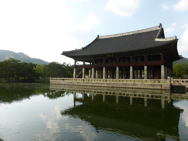 Gyeonghoeru (Pabellón de banquetes) Gyeonghoeru (Pabellón de banquetes)