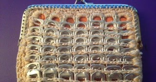 Monedero de ganchillo con chapas coca ~ vero4casa