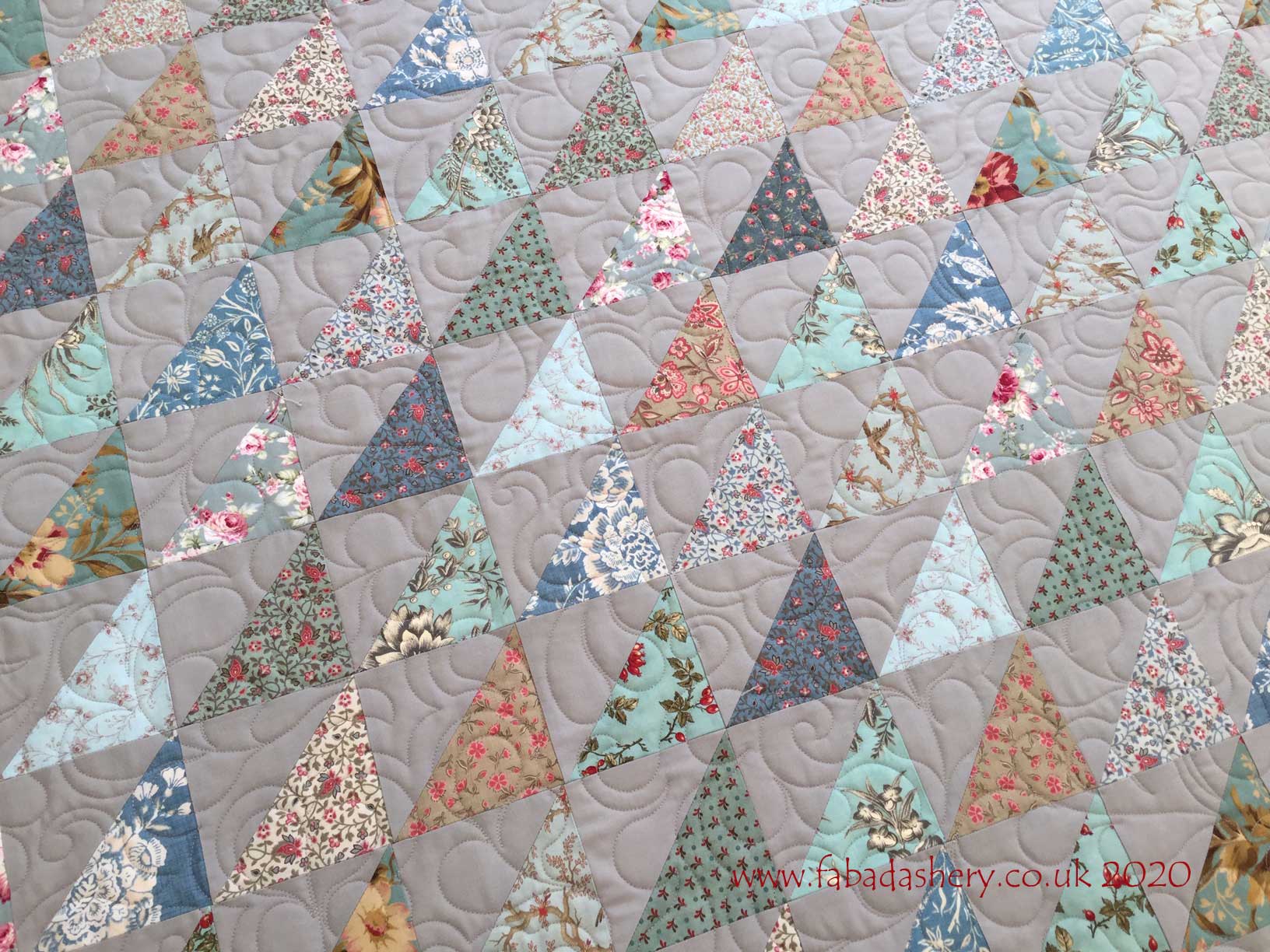 Fabadashery Longarm Quilting Half Square Triangle Quilt in French