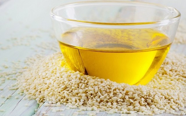 Natural remedies will help you treat tooth decay effectively at home Sesame oil helps to treat tooth decay effectively at home
