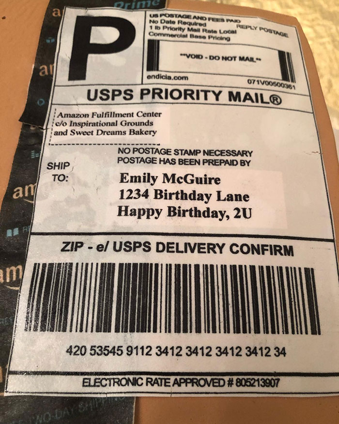 Husband Got An Amazon Birthday Cake For His Wife Who Loves Ordering Things From Amazon