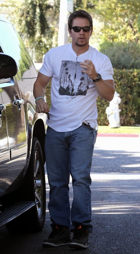VJBrendan.com: Mark Wahlberg Being a DILF at the 'Mr. Bones Pumpkin ...