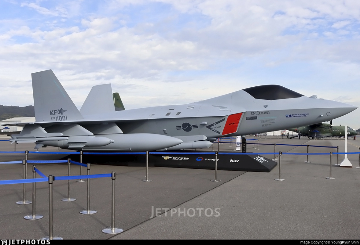 Defense Studies Produksi Pesawat Tempur Dan Kapal Selam Dievaluasi Waktu kau lewat aku sedang mainkan gitar sebuah lagu yang kunyanyikan tentang dirimu seperti kemarin kamu hanya lemparkan senyum lalu pergi begitu saja bagai pesawat tempur. produksi pesawat tempur dan kapal selam