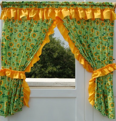 Decoración de interiores: Decora la ventana de la cocina con cortinas