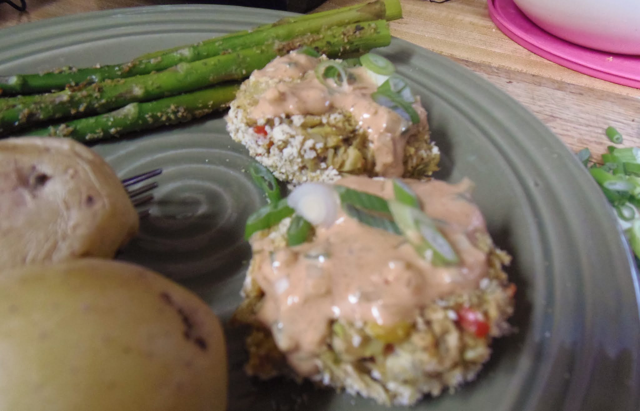 Glo's Kitchen Artichoke Crab Cakes with Cajun Remoulade Sauce
