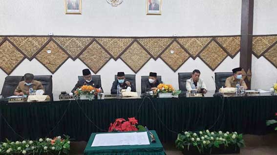 DPRD Padang Setujui Dua Ranperda Jadi Perda