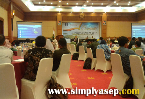 SEMINAR SEHARI : Beberapa materi bertema keuangan dan perbankan juga disampaikan dalam seminar ini. Foto Asep Haryono SEMINAR SEHARI : Beberapa materi bertema keuangan dan perbankan juga disampaikan dalam seminar ini. Foto Asep Haryono