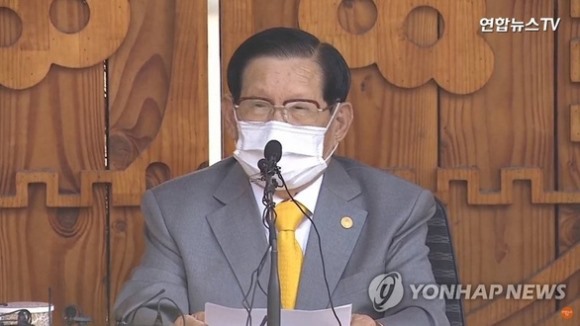 Giáo chủ Tân Thiên Địa quỳ gối cúi đầu xin lỗi người dân Hàn Quốc