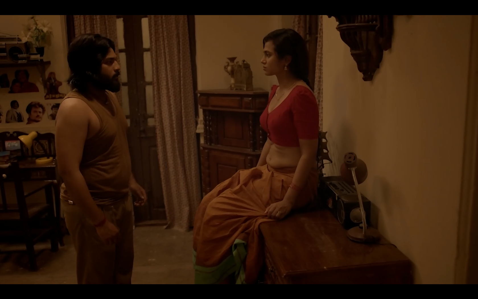 Ramya Pandian Hot Scene in Mugilan Web Series (VIDEO),Ramya Pandian Hot boobs,Ramya Pandian under bobbs,Ramya Pandian cleavge,Ramya Pandian Hot iduppu