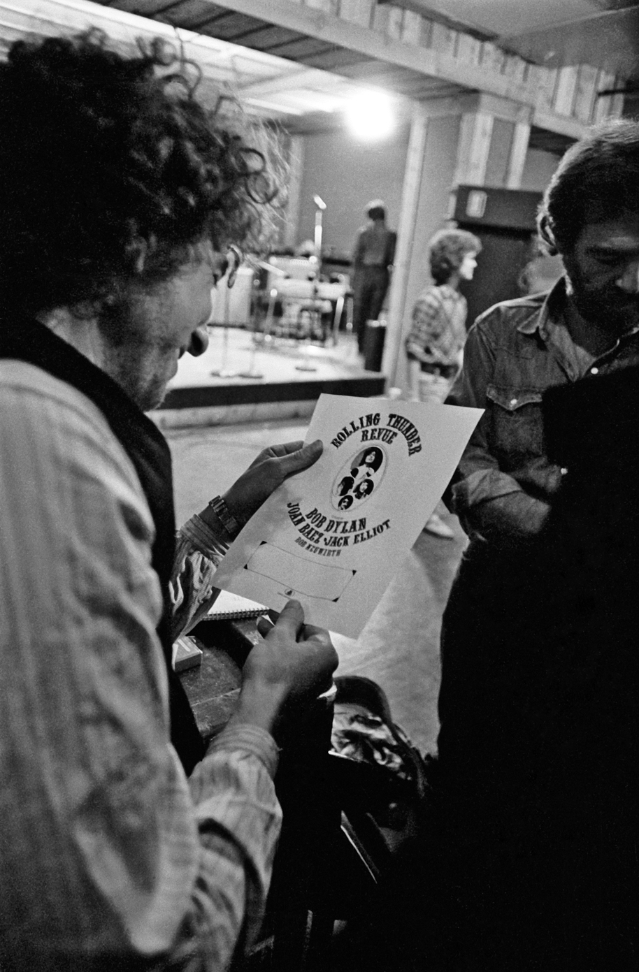 Rare and Intimate Photographs of Backstage During Bob Dylan's 1975 Tour