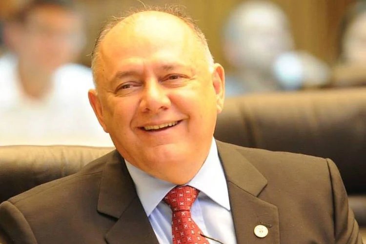 deputado federal José Carlos Schiavinato (PP) morreu vítima da Covid-19, na noite de terça-feira (13). Natural de Iguaraçu, no norte do Paraná, o político foi prefeito de Toledo,