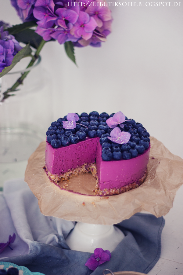 butiksofie: Blaubeer Lavendel Quark Torte in Radiant Orchid butiksofie: Blaubeer Lavendel Quark Torte in Radiant Orchid