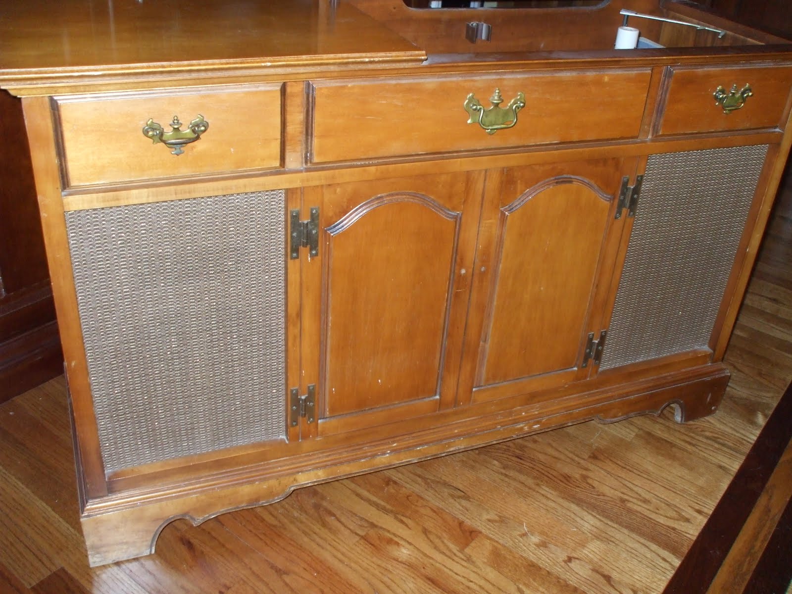 old wood, new paint: 1963 TRUE TONE CONSOLE STEREO