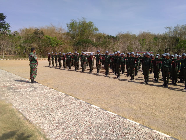 Latih PBB Dasar Agar Pelajar Disiplin Latih PBB Dasar Agar Pelajar Disiplin