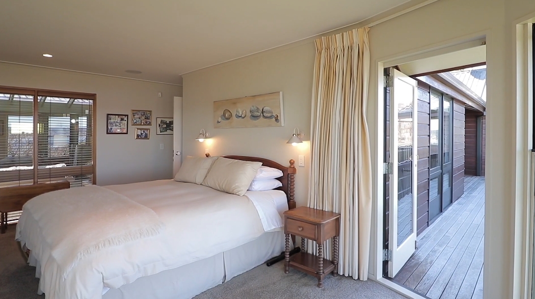 16 Interior Design Photos vs. 43 Mapara Rd, Acacia Bay, Taupo Luxury Home Tour