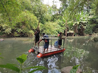 GIAT BERSIH SUNGAI DENGAN PERAHU SAMPAH TRIMARAN
