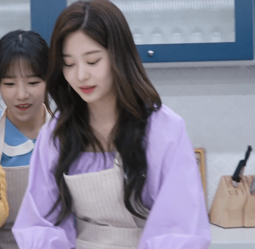 얼굴로 요리하는 김민주