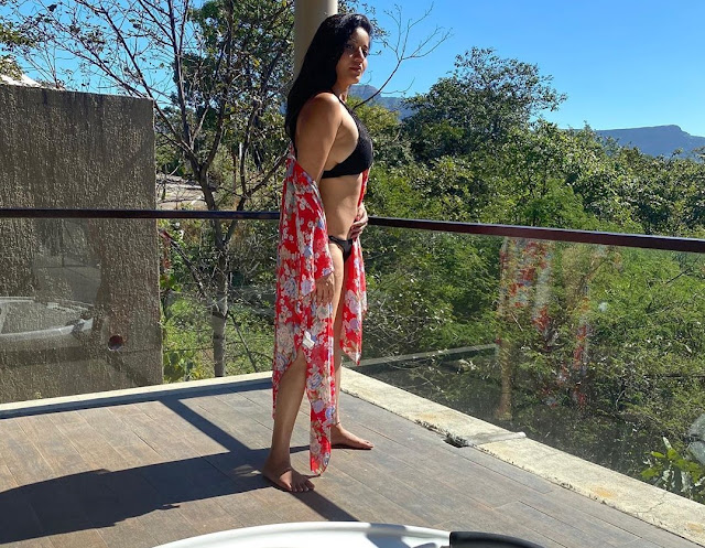 Monalisa raises temperatures with her throwback bikini picture