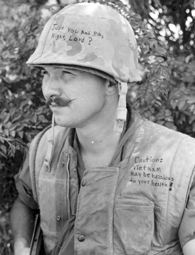 portrait de soldats Helmet-graffiti-9