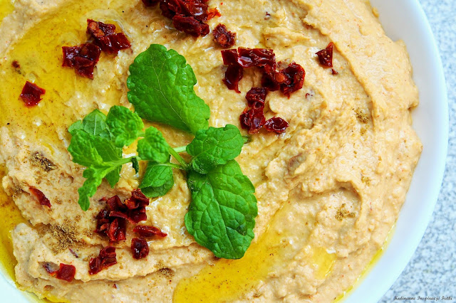 Hummus paprykowy z suszonymi pomidorami