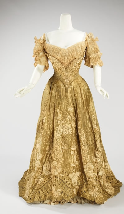 Gold+and+cream+lace+ball+gown%252C+1900+by+Doucet+via+yeoldefashion+tumblr