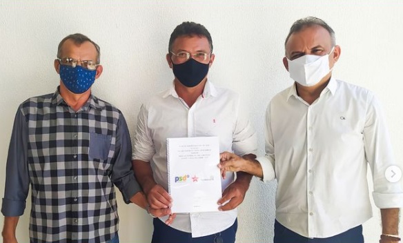 Prefeito e vice-prefeito eleitos anunciam Valdir do Balneário como secretário de transportes de Aurora Prefeito e vice-prefeito eleitos anunciam Valdir do Balneário como secretário de transportes de Aurora