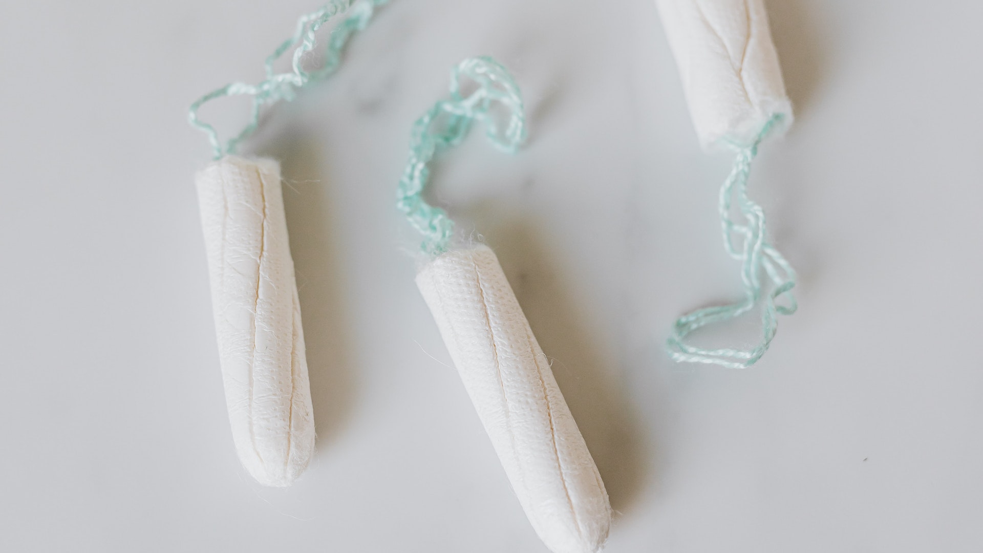 Method to use napkin skin to prevent stains on clothes during