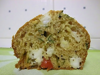 Mozzarella, basil and tomato salty muffins