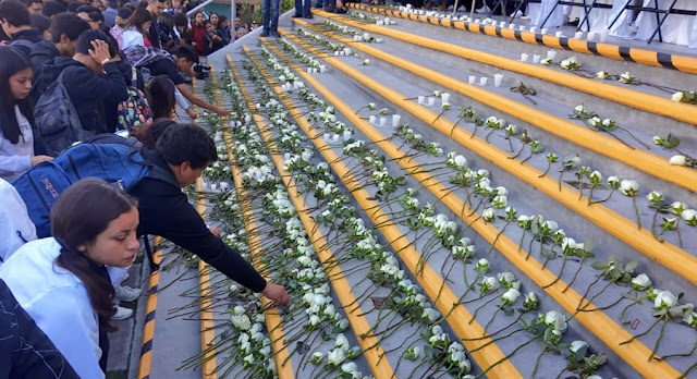 Estudiantes de la UPAEP rinden homenaje emotivo a sus ex compañeros asesinados