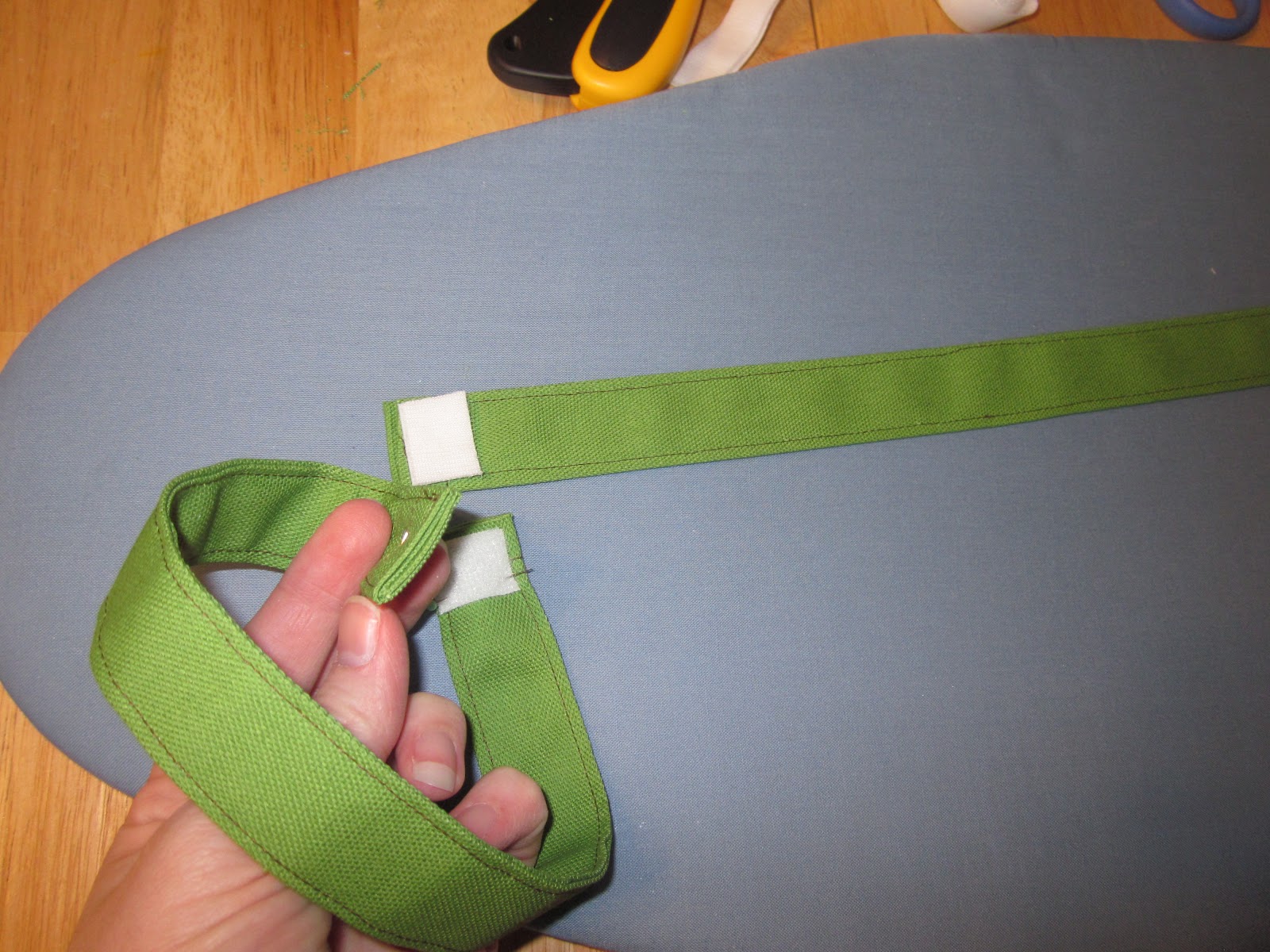 SunnySewing How to Make Skinny Curtain Ties (with Velcro)