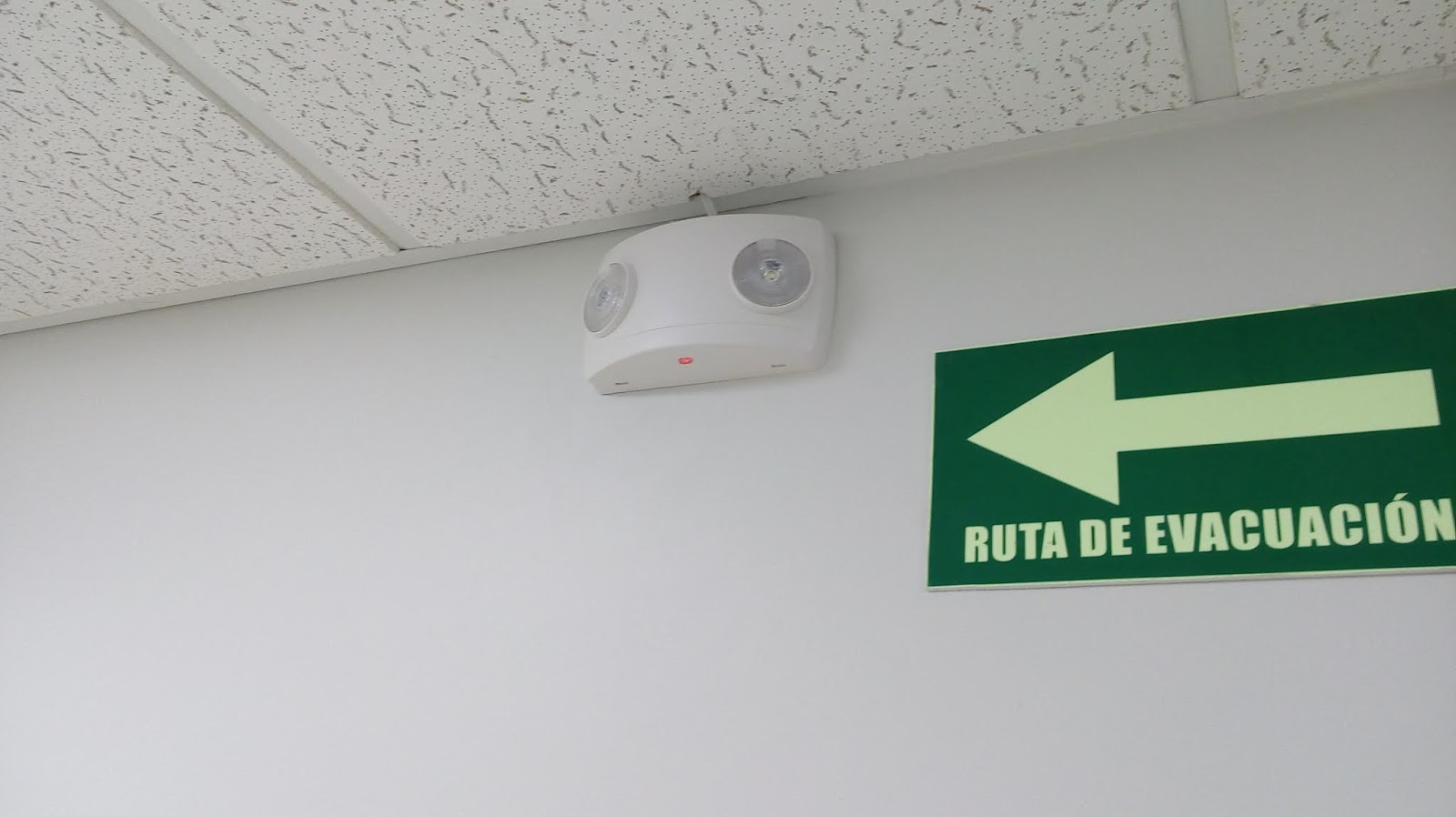 caso de exito lamparas de emergencia