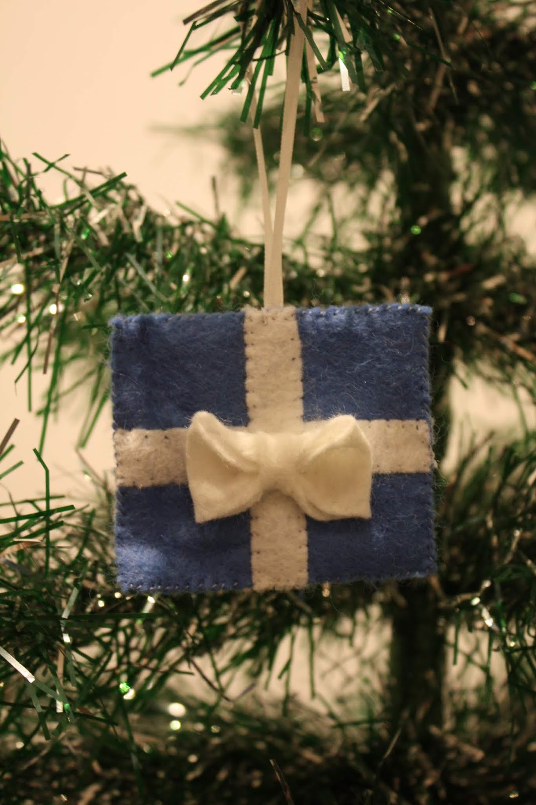 Sian Riley Handmade Christmas Make a Present Decoration